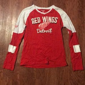 Super cute Detroit red wings shirt